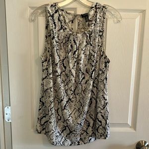 Black, white, and grey sleeveless top by Jones New York in Women’s size Medium.